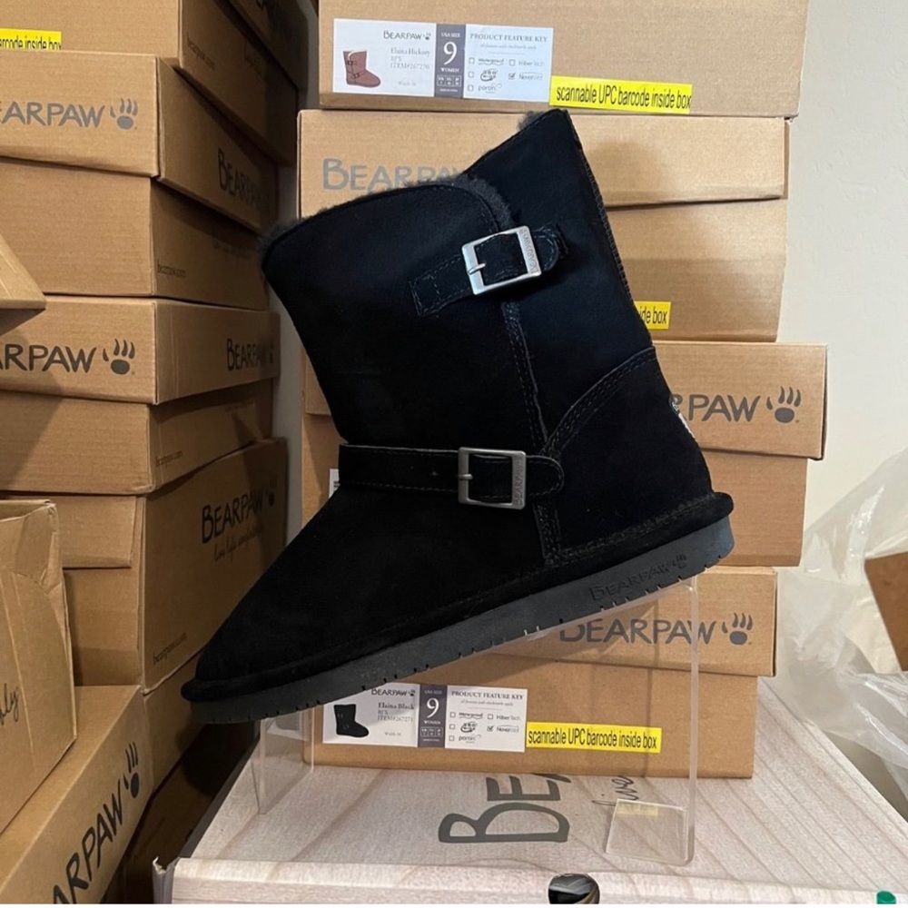 Bearpaw Elaina black buckle boot